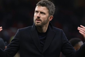 曼联领跑！法甲 “怪兽” 中卫愿火速加盟，马奎尔长期替身敲定